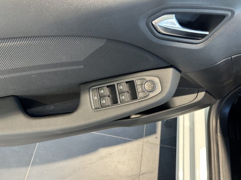 Renault Clio Exposé-Bild 30