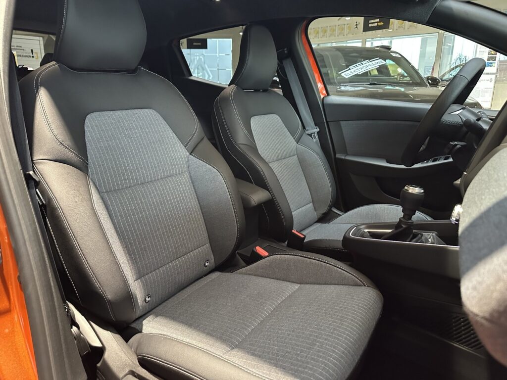 Renault Clio Exposé-Bild 13