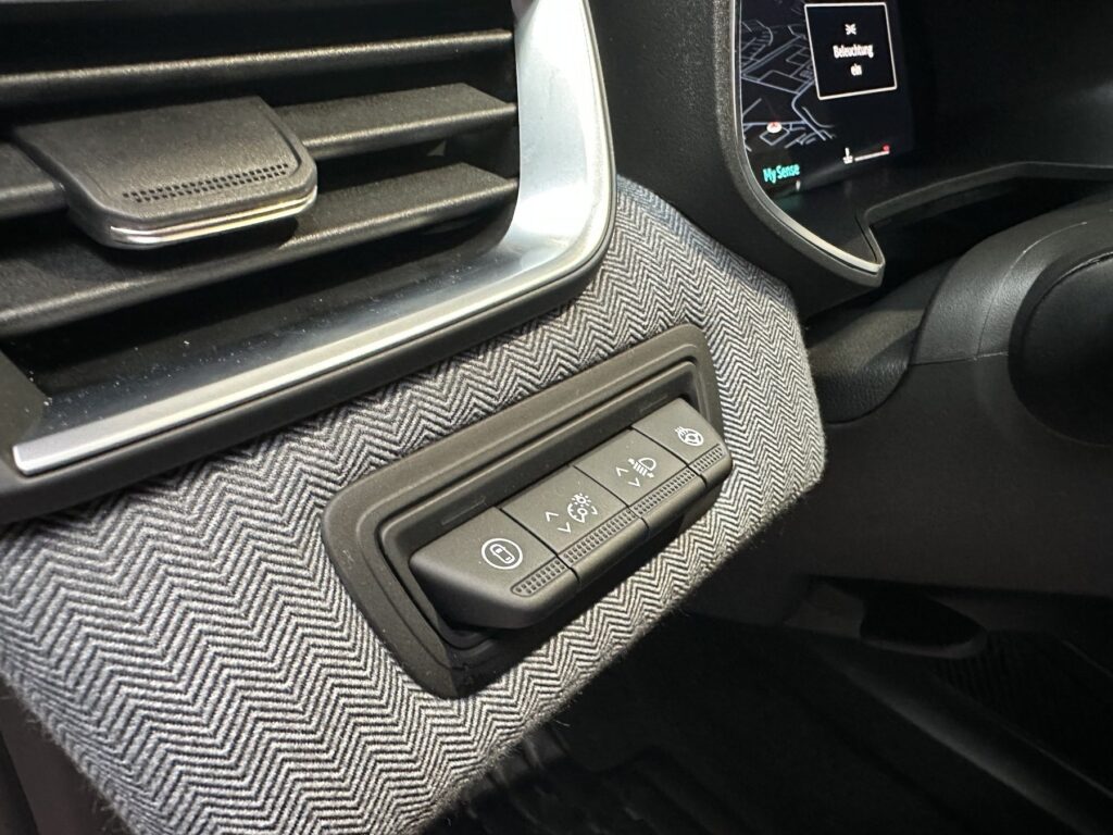 Renault Clio Exposé-Bild 32