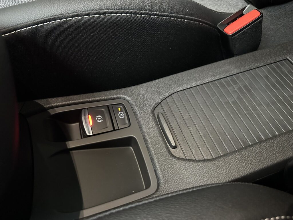 Renault Clio Exposé-Bild 48