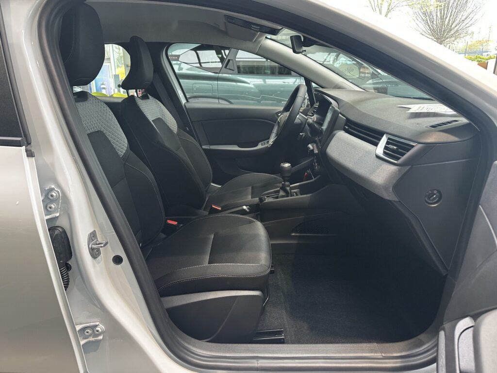 Renault Clio Exposé-Bild 9