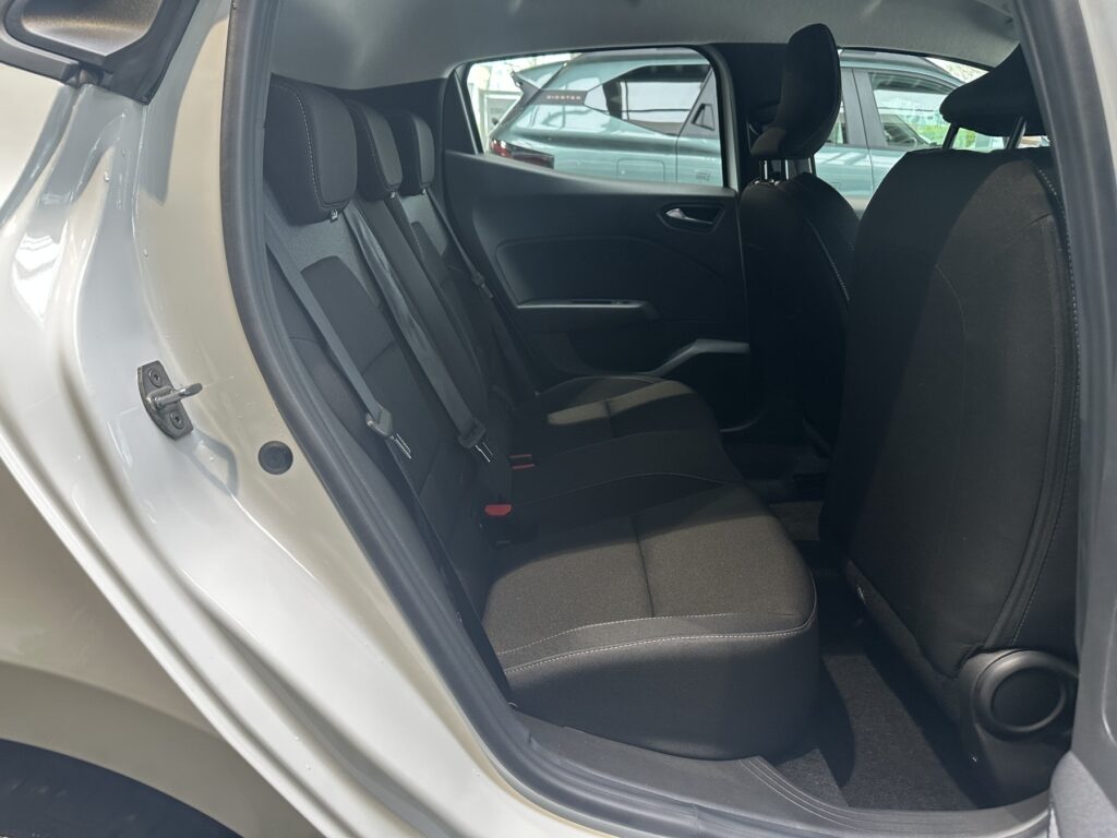 Renault Clio Exposé-Bild 14