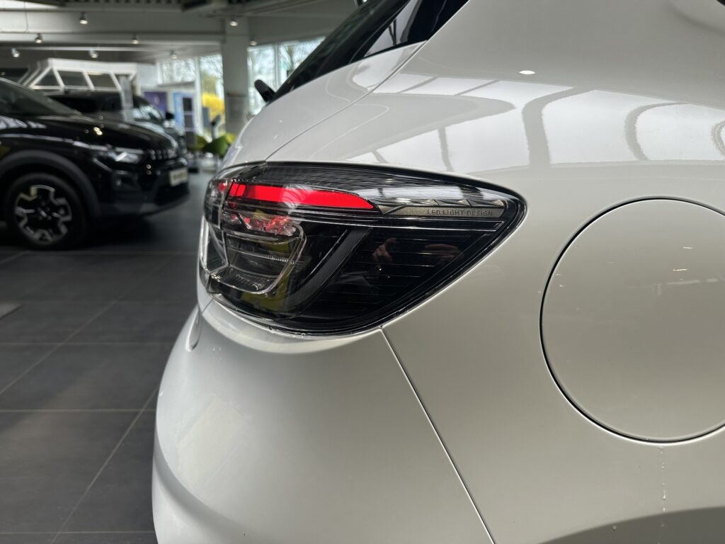 Renault Clio Exposé-Bild 17