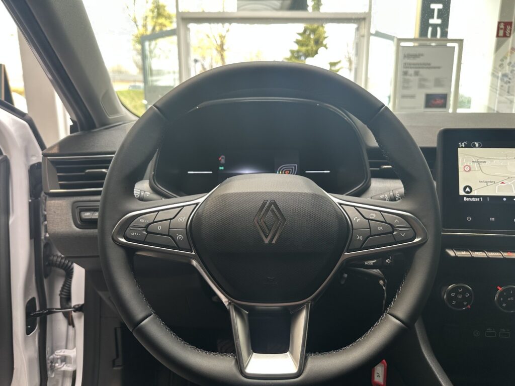 Renault Clio Exposé-Bild 32