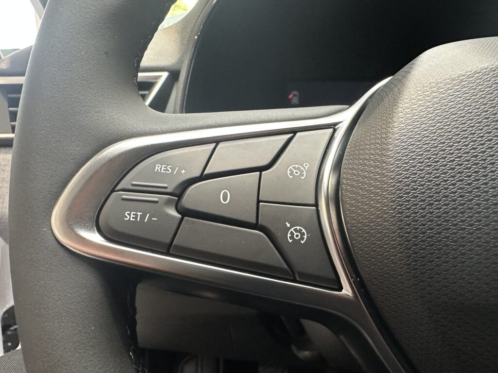 Renault Clio Exposé-Bild 33