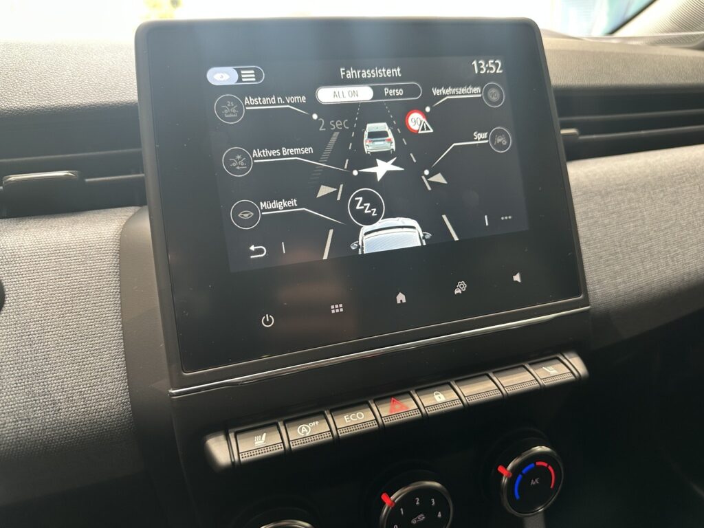 Renault Clio Exposé-Bild 40