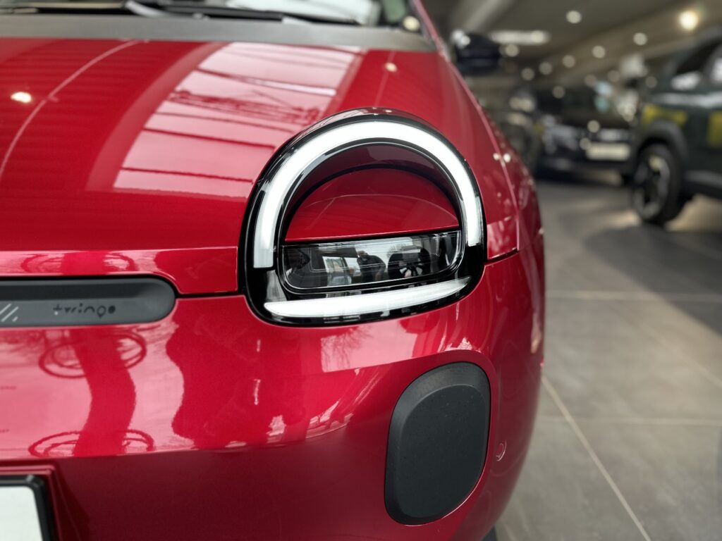 Renault Twingo Exposé-Bild 3