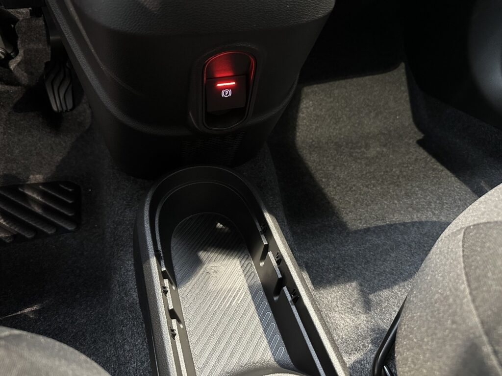 Renault Twingo Exposé-Bild 43