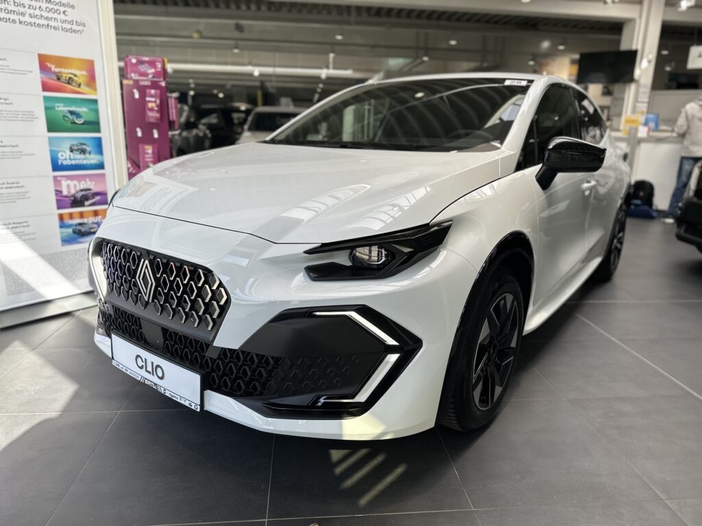 Renault Clio Exposé-Bild 1
