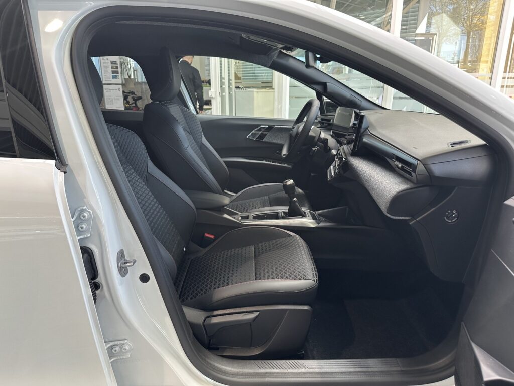 Renault Clio Exposé-Bild 8