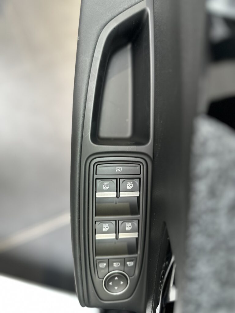 Renault Clio Exposé-Bild 26