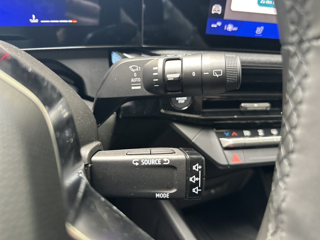 Renault Clio Exposé-Bild 32