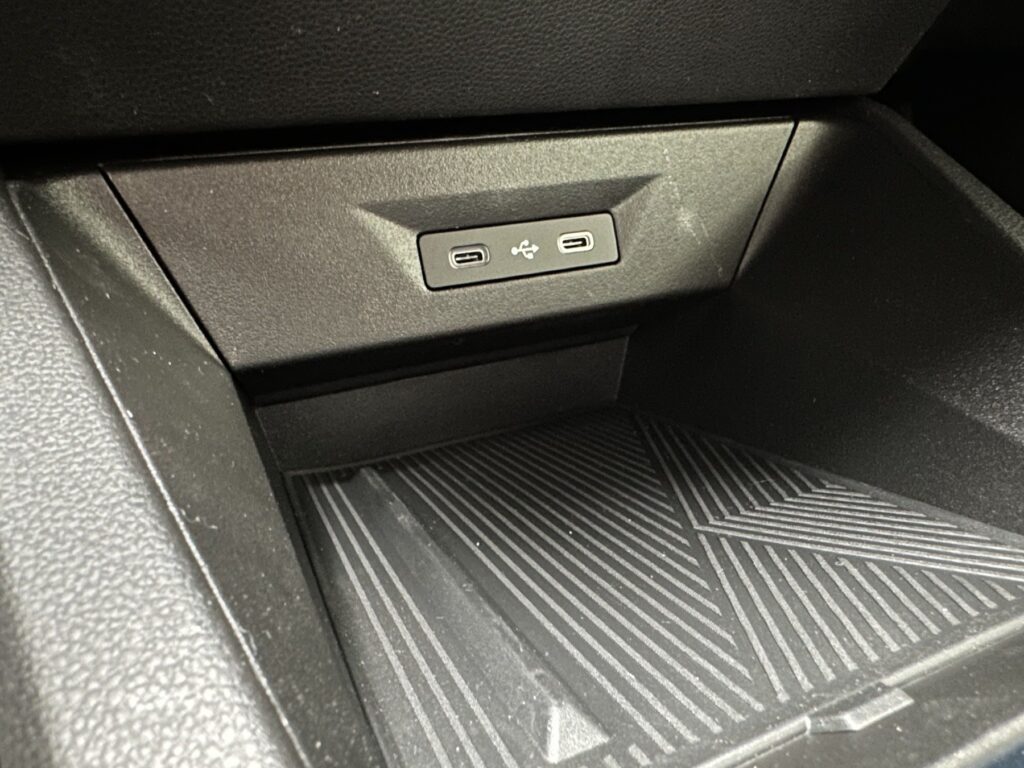 Renault Clio Exposé-Bild 37