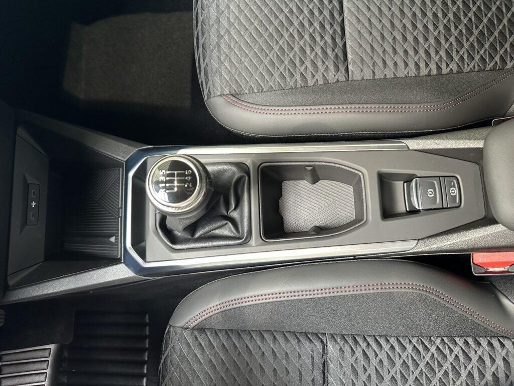 Renault Clio Exposé-Bild 38