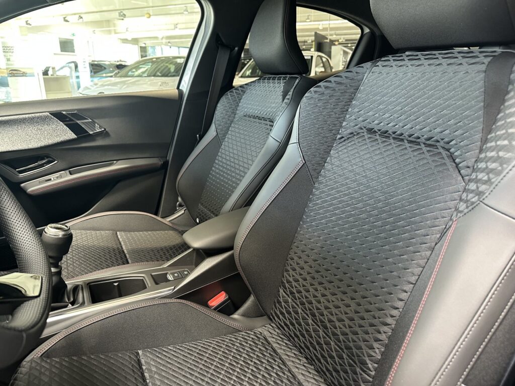 Renault Clio Exposé-Bild 42