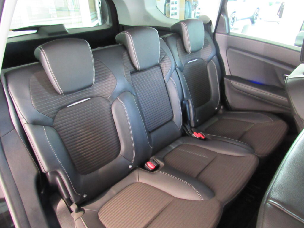 Renault Grand Scenic Exposé-Bild 6