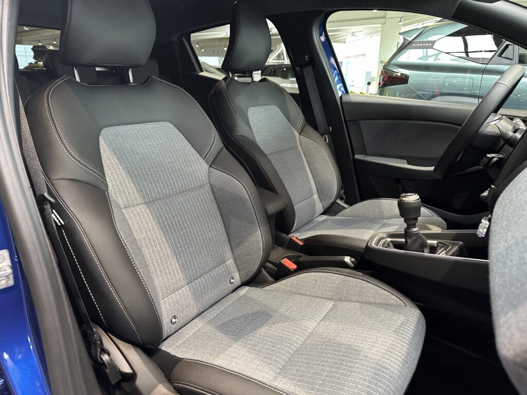 Renault Clio Exposé-Bild 13