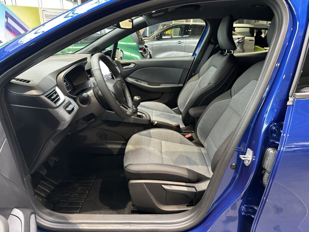 Renault Clio Exposé-Bild 32