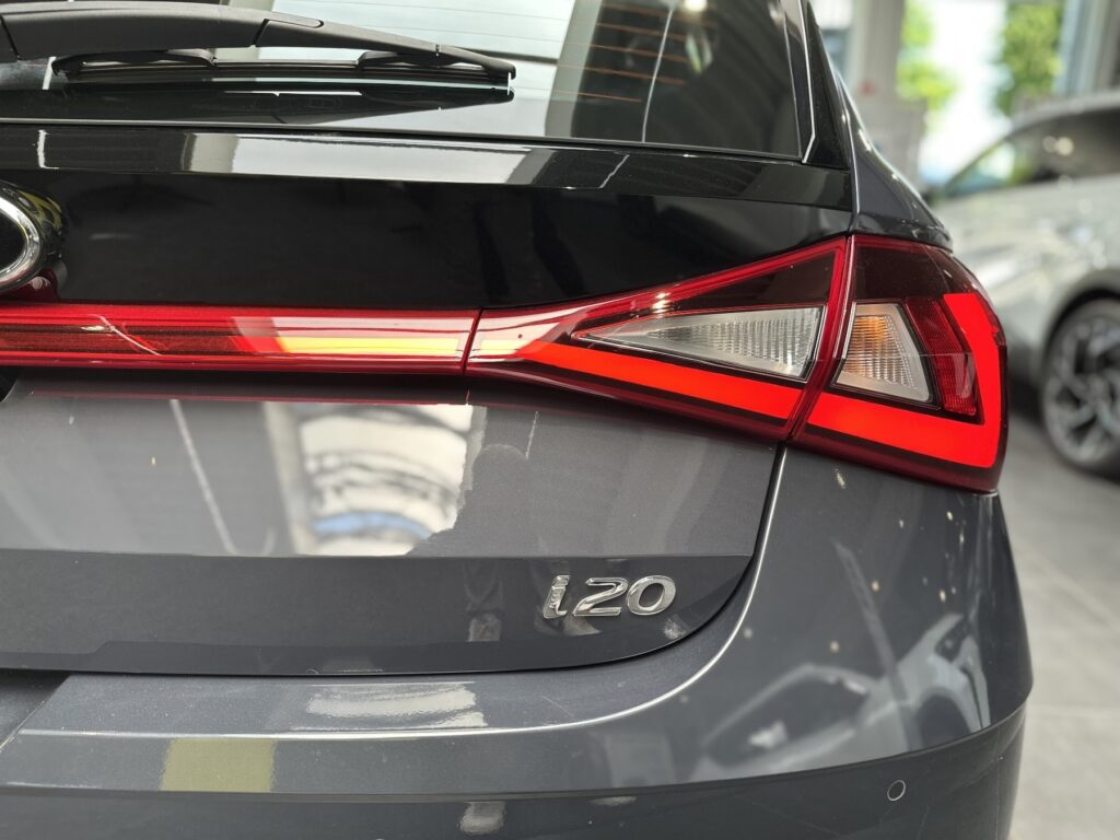 HYUNDAI i20 Exposé-Bild 18