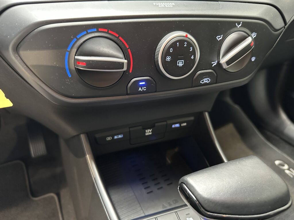 HYUNDAI i20 Exposé-Bild 41