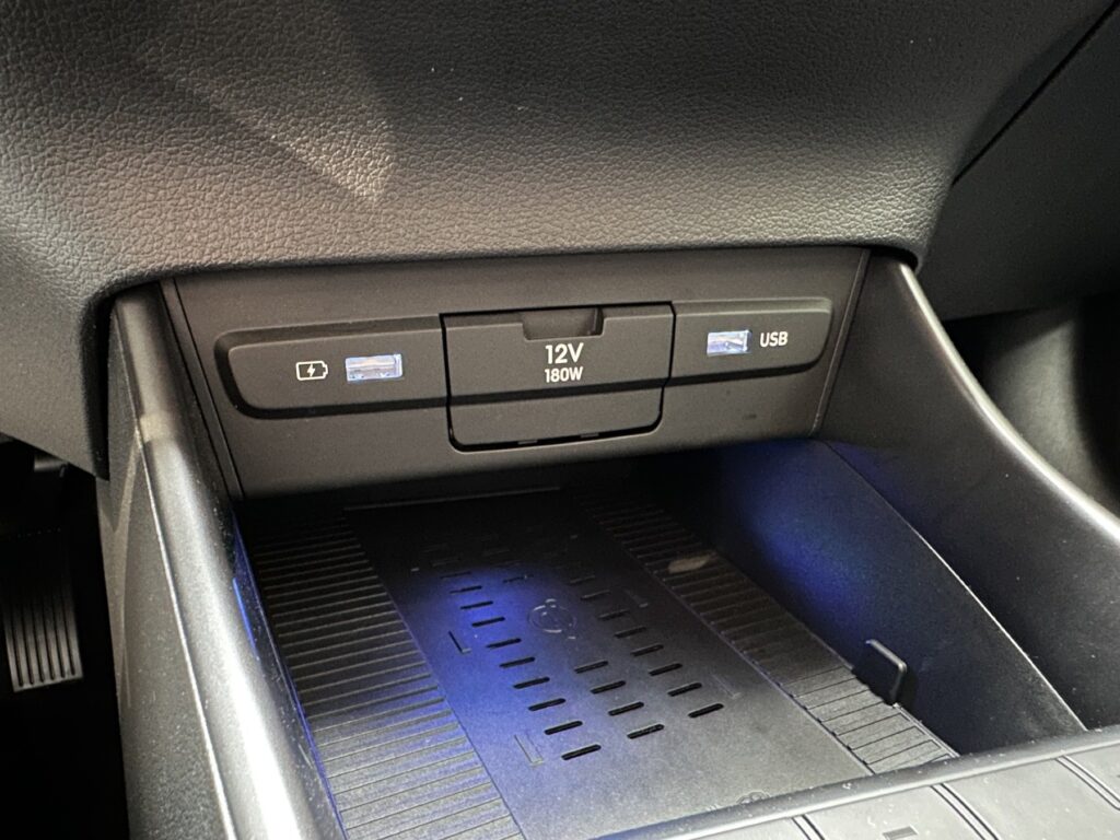 HYUNDAI i20 Exposé-Bild 42