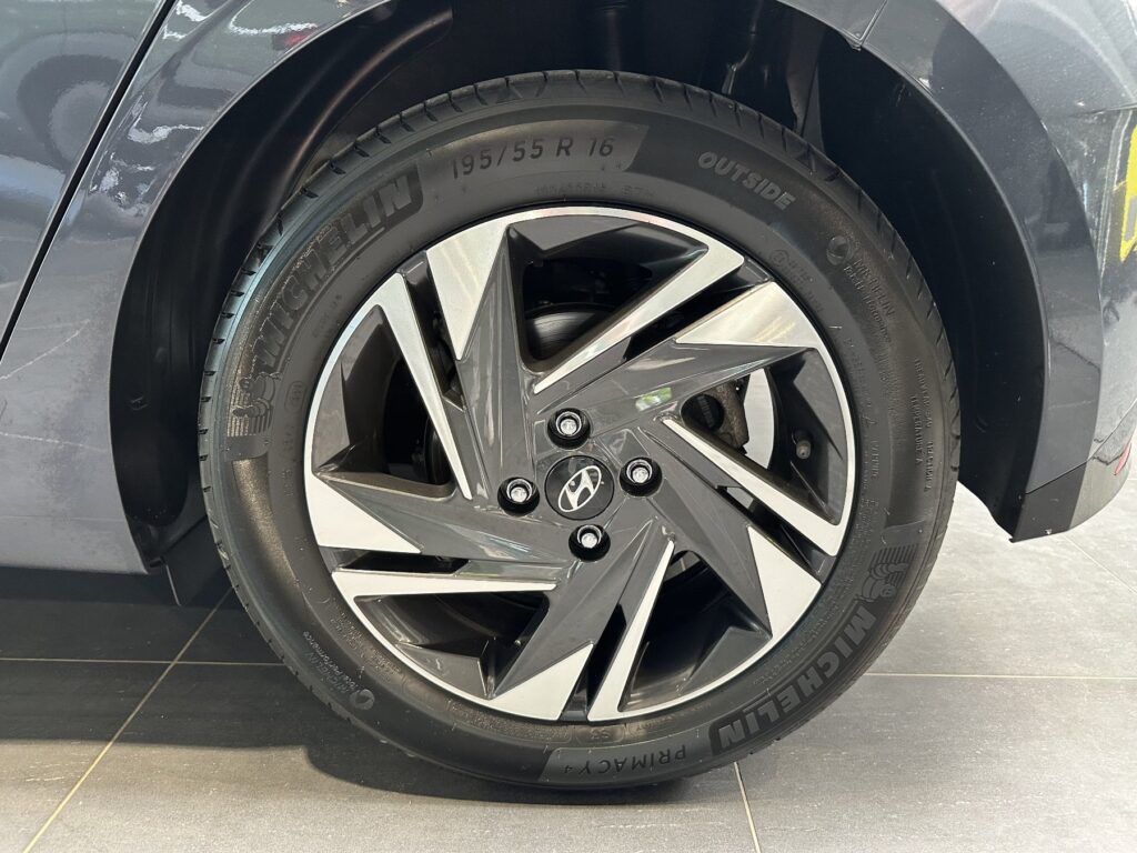 HYUNDAI i20 Exposé-Bild 50