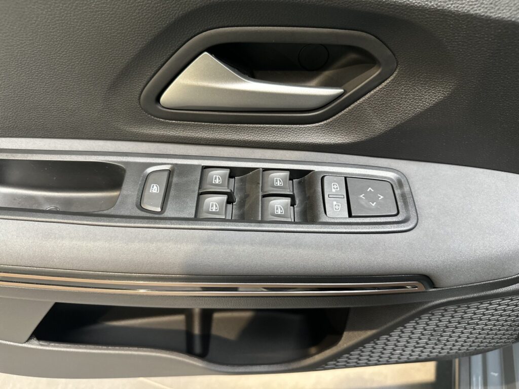 Dacia Jogger Exposé-Bild 32