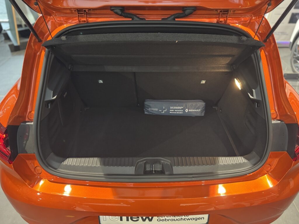 Renault Clio Exposé-Bild 8