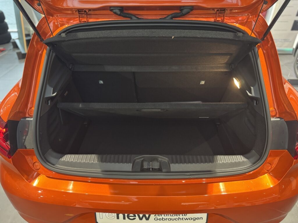 Renault Clio Exposé-Bild 9