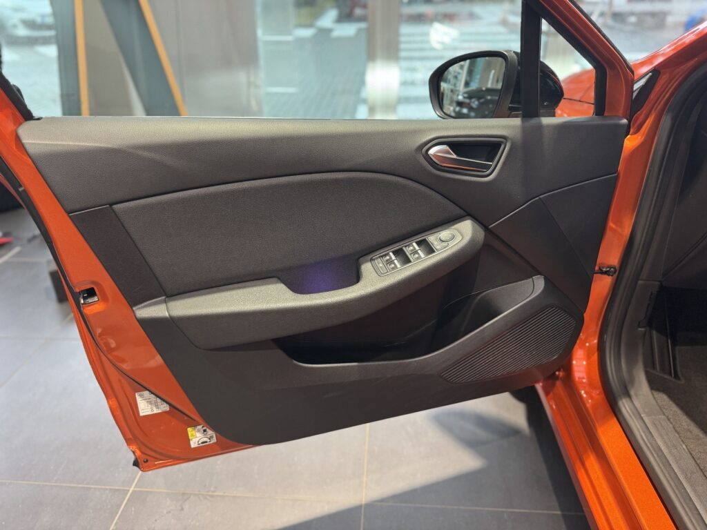 Renault Clio Exposé-Bild 12
