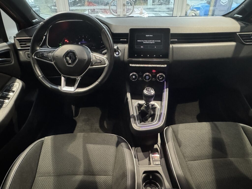 Renault Clio Exposé-Bild 15