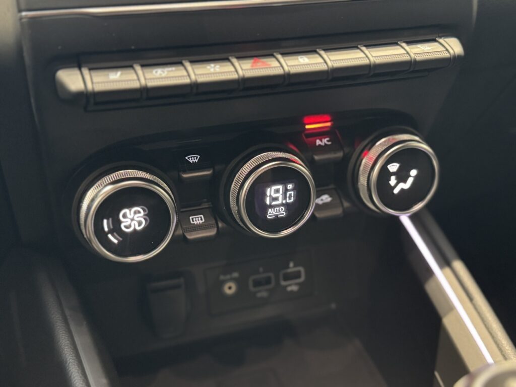 Renault Clio Exposé-Bild 32