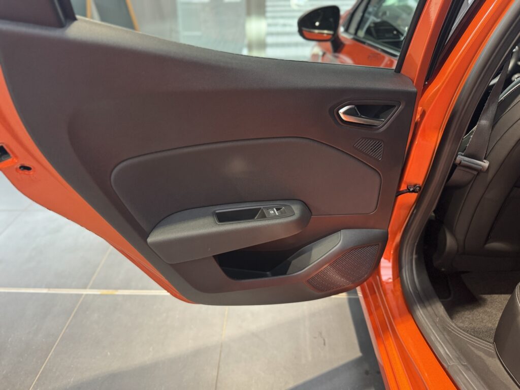 Renault Clio Exposé-Bild 39