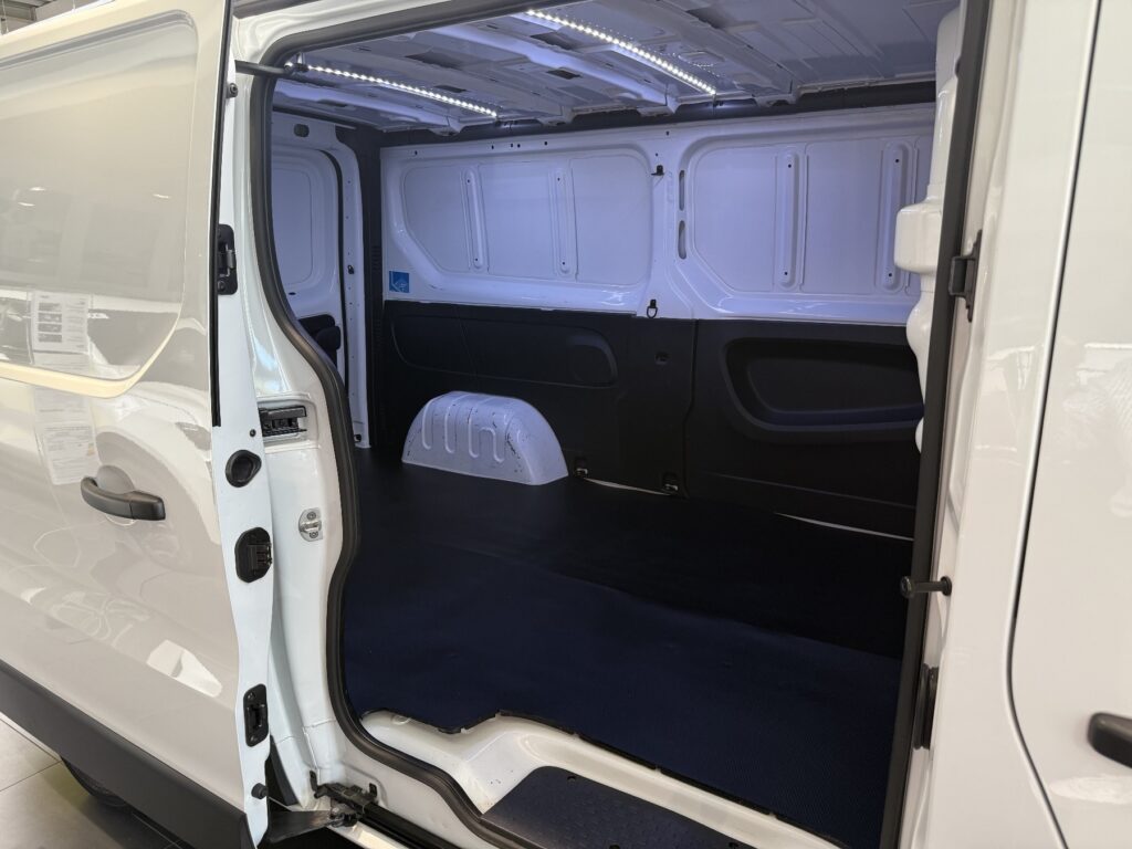 Renault Trafic Exposé-Bild 9