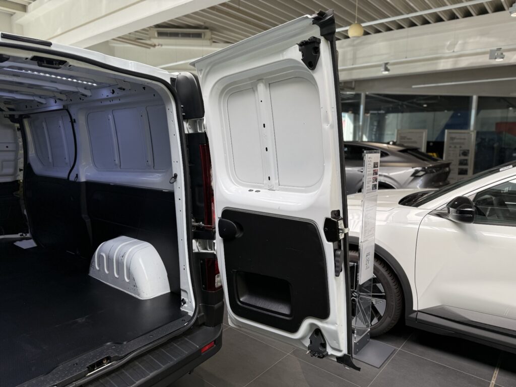 Renault Trafic Exposé-Bild 13