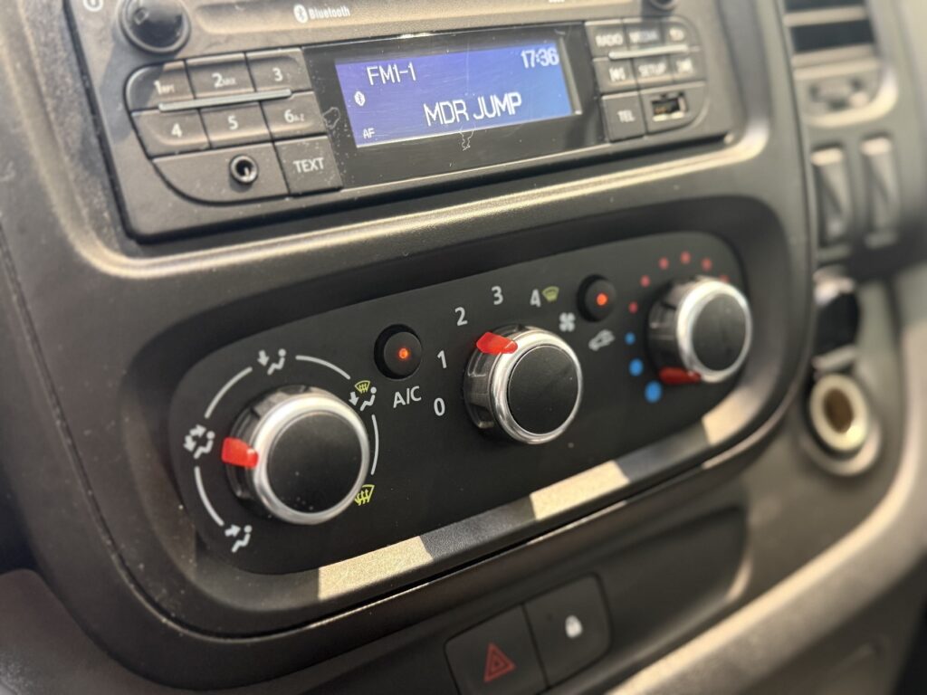Renault Trafic Exposé-Bild 30