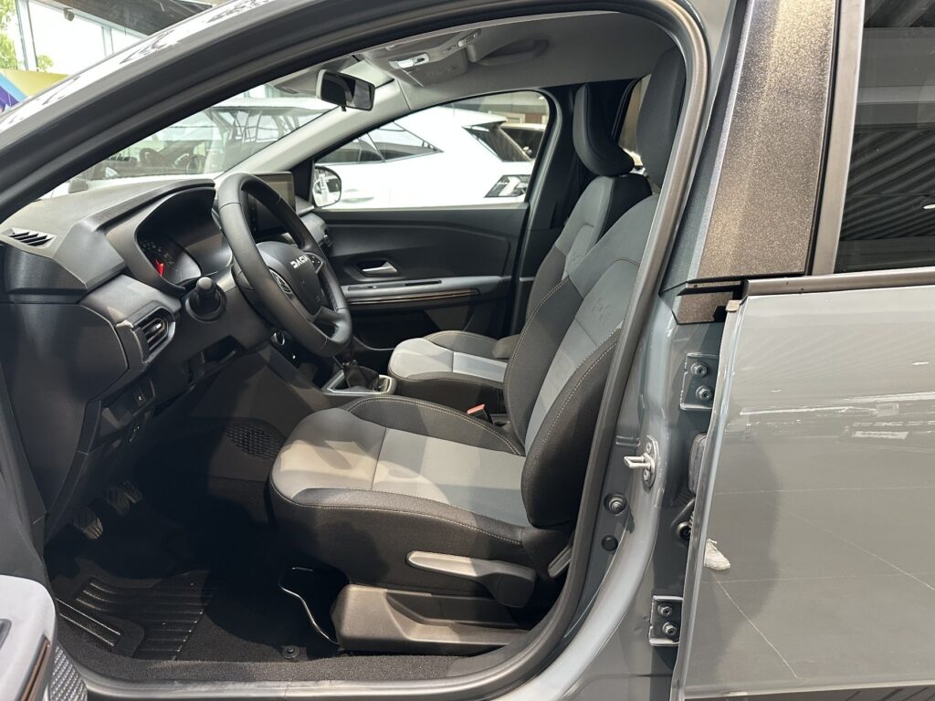 Dacia Jogger Exposé-Bild 32