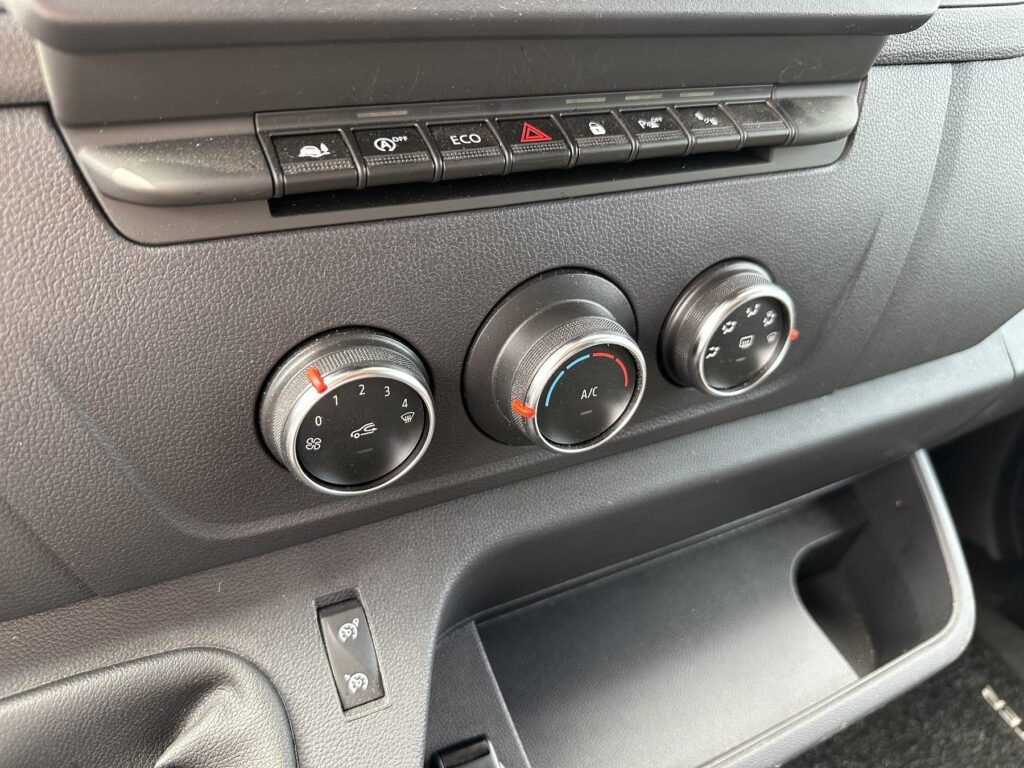 Renault Master Exposé-Bild 42