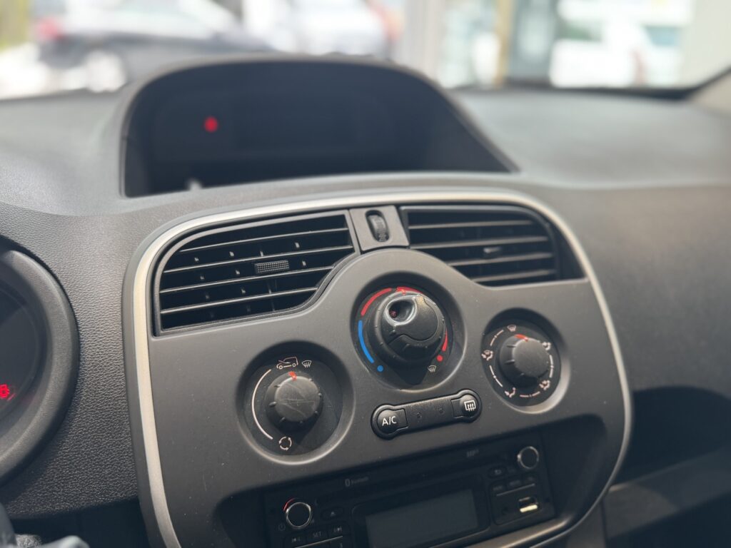 Renault Kangoo Exposé-Bild 33