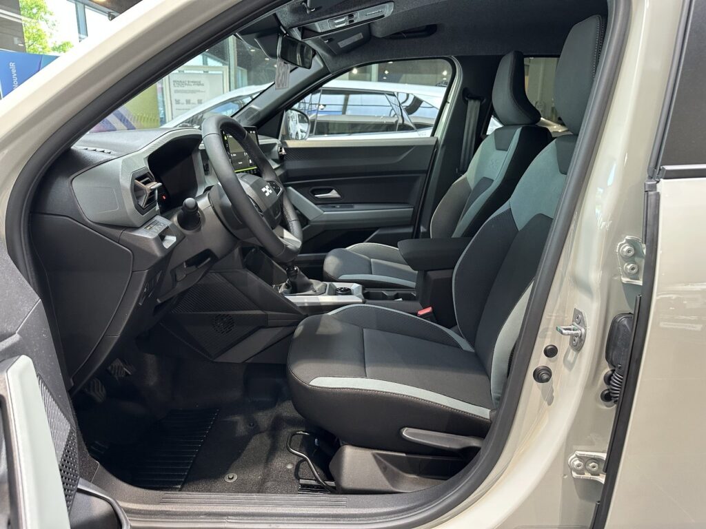 Dacia Duster Exposé-Bild 29