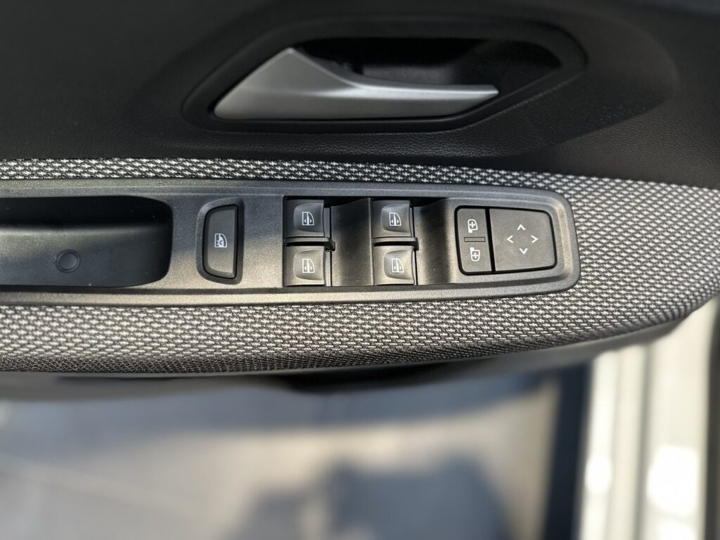 Dacia Sandero Exposé-Bild 30