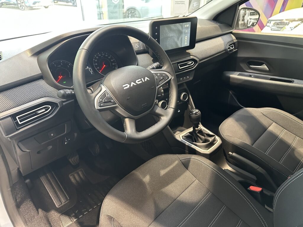 Dacia Sandero Exposé-Bild 33