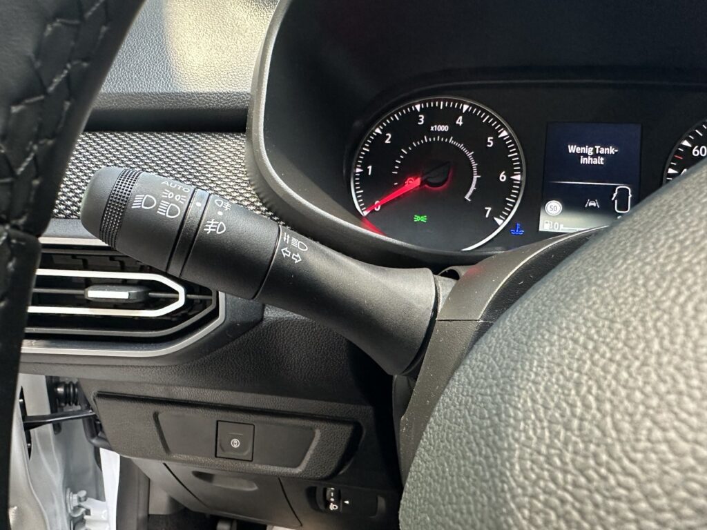 Dacia Sandero Exposé-Bild 38