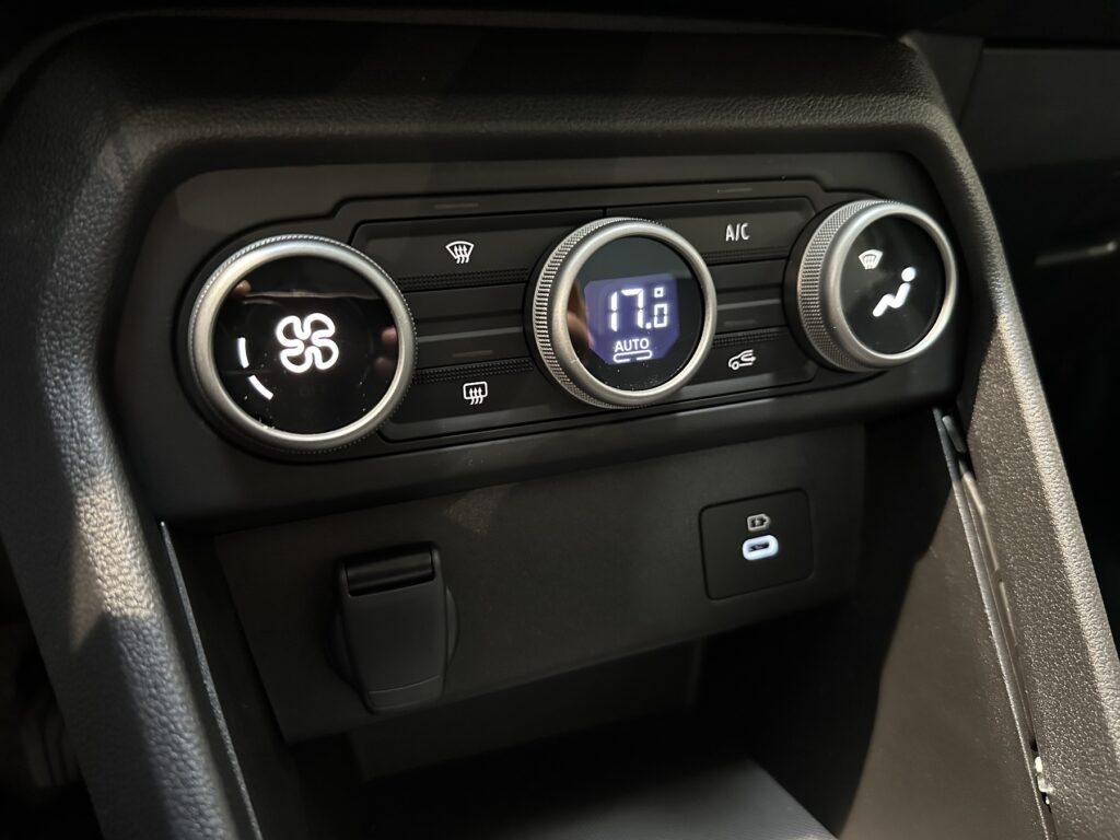 Dacia Sandero Exposé-Bild 44