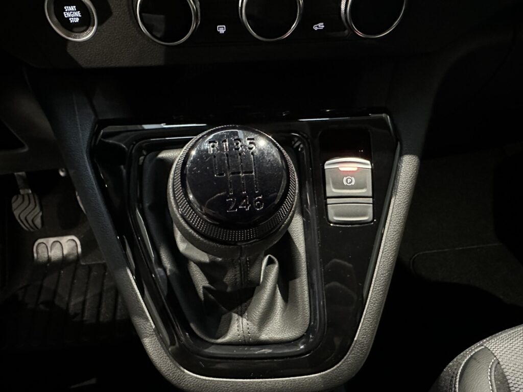 Renault Kangoo Exposé-Bild 48