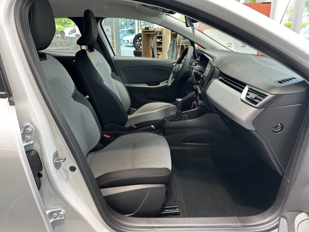Renault Clio Exposé-Bild 8