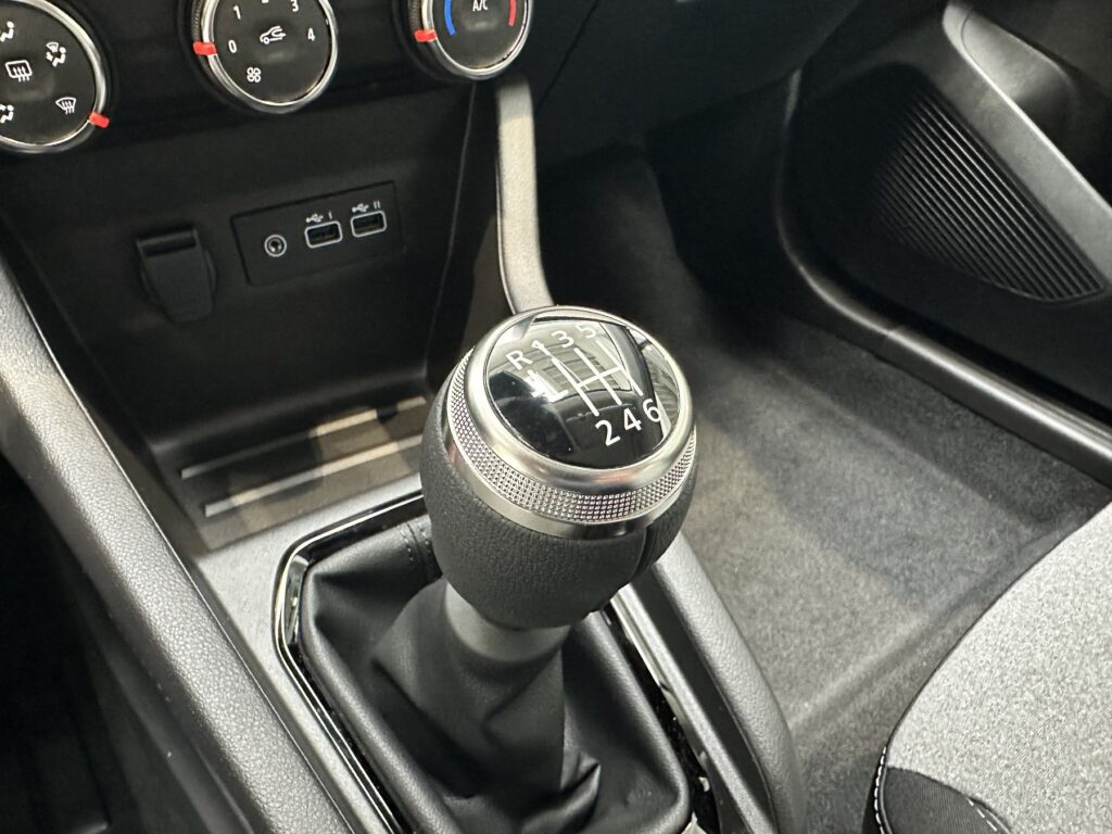 Renault Clio Exposé-Bild 43