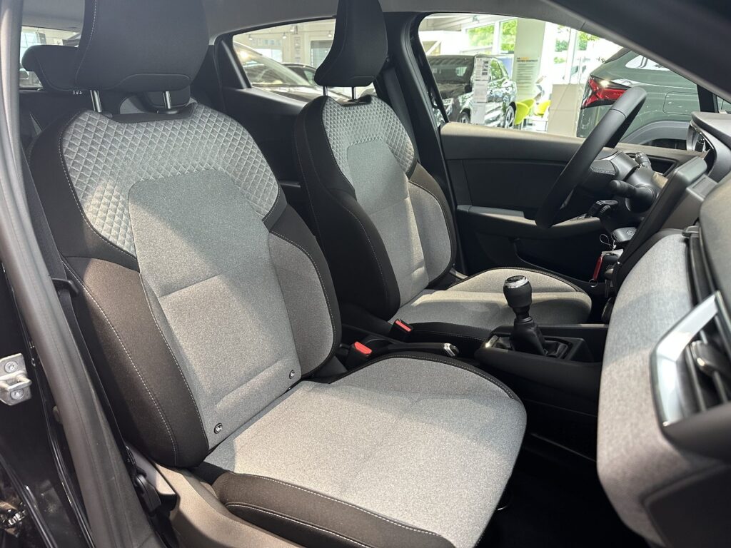 Renault Clio Exposé-Bild 11