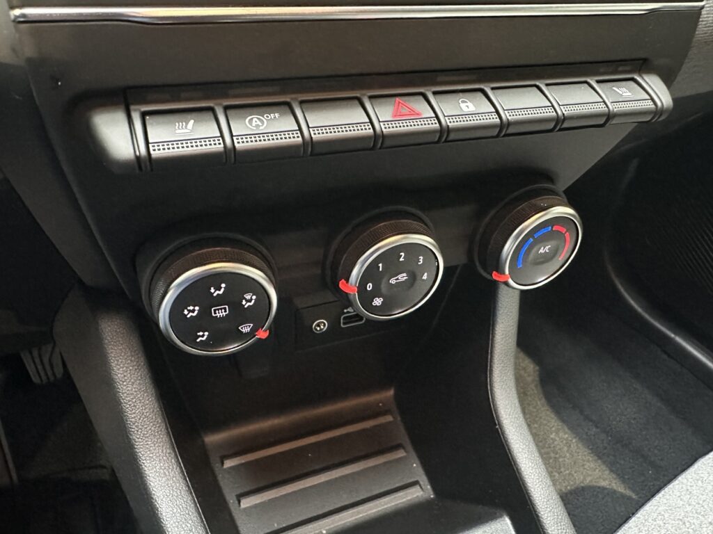 Renault Clio Exposé-Bild 43