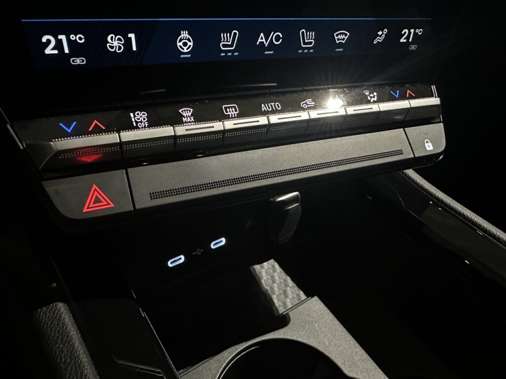 Renault Austral Exposé-Bild 45